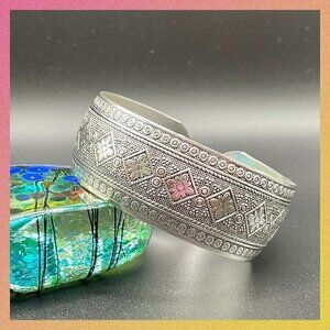 Interior Diamond Shapes Design Geometric Cuff Bracelet Silver Tone #1192